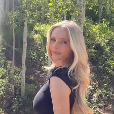 Kelcie, tarot reader and astrologer